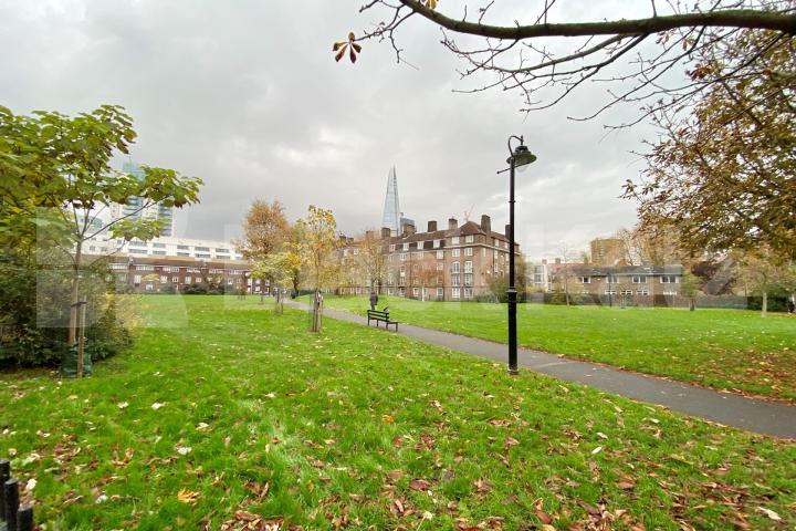 Superbly Located Two Double Bedroomed Apartment By Tabard Gardens Tabard street, London Bridge