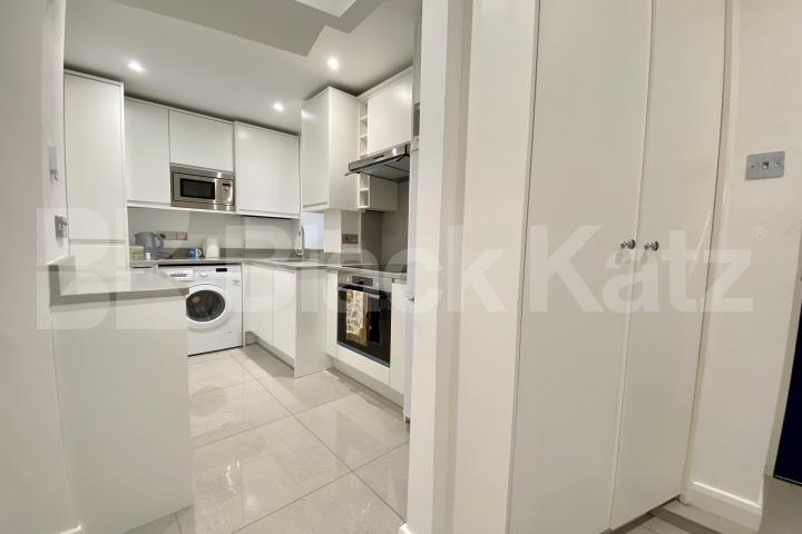 Superbly Located stylish apartment  Tabard Street, London Bridge