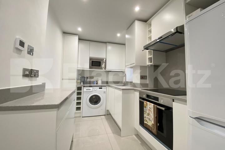 Superbly Located stylish apartment  Tabard Street, London Bridge