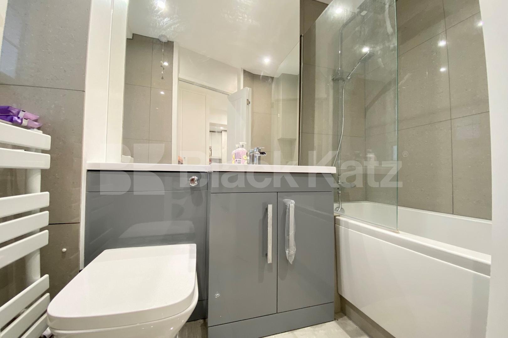 Superbly Located stylish apartment  Tabard Street, London Bridge