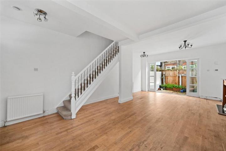 Modern House in Central Location Dewsbury Road, Dollis Hill