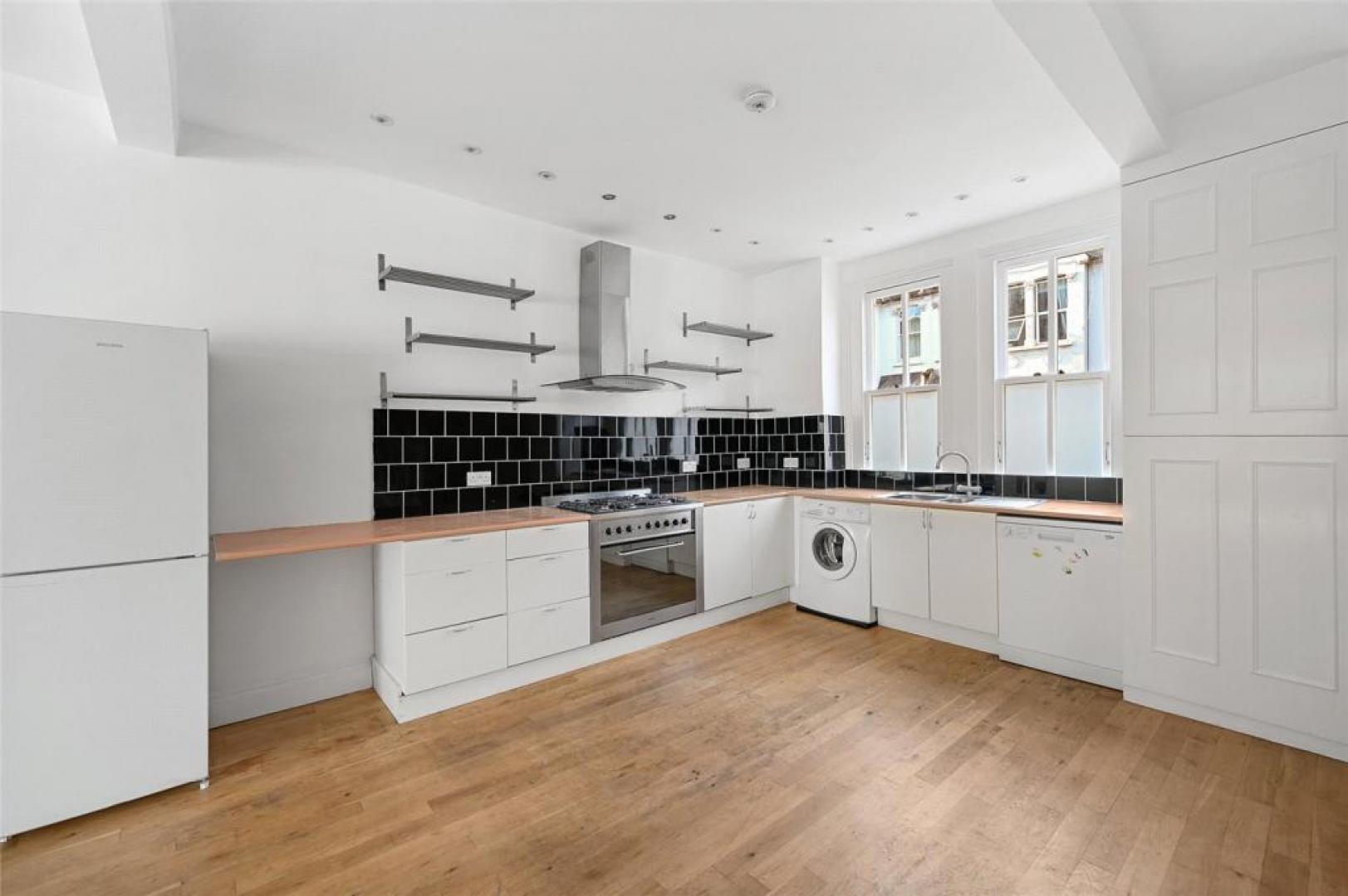 Modern House in Central Location Dewsbury Road, Dollis Hill