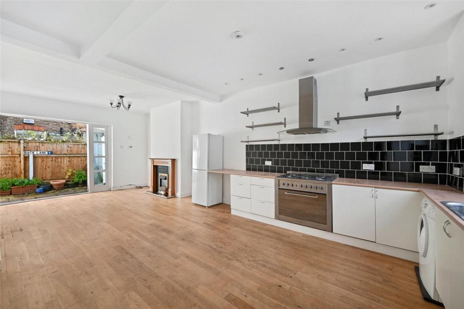 Modern House in Central Location Dewsbury Road, Dollis Hill