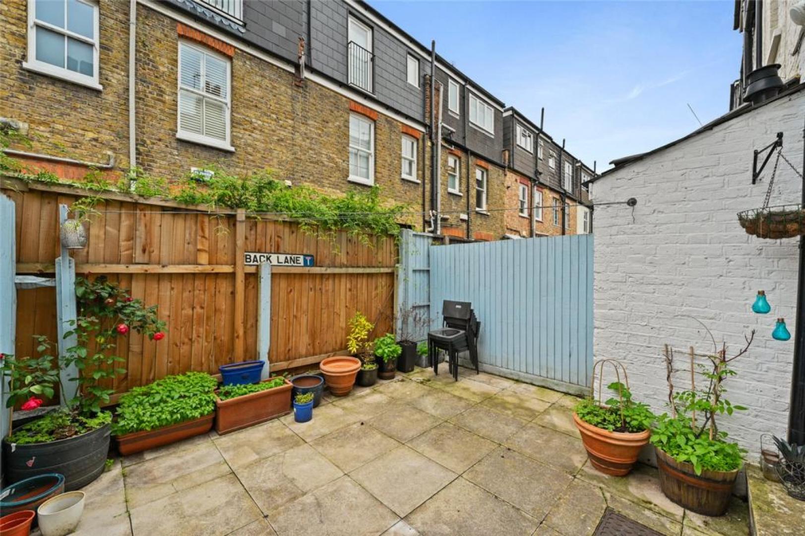 Modern House in Central Location Dewsbury Road, Dollis Hill