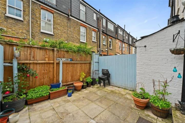 Modern House in Central Location Dewsbury Road, Dollis Hill