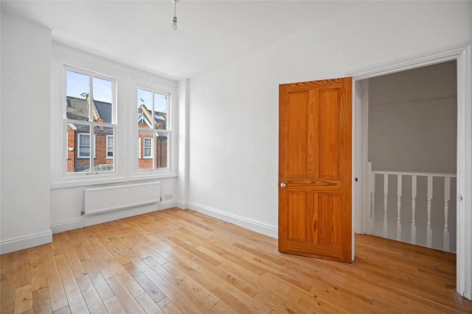 Modern House in Central Location Dewsbury Road, Dollis Hill