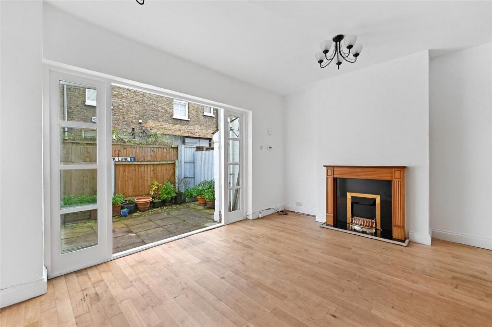 Modern House in Central Location Dewsbury Road, Dollis Hill