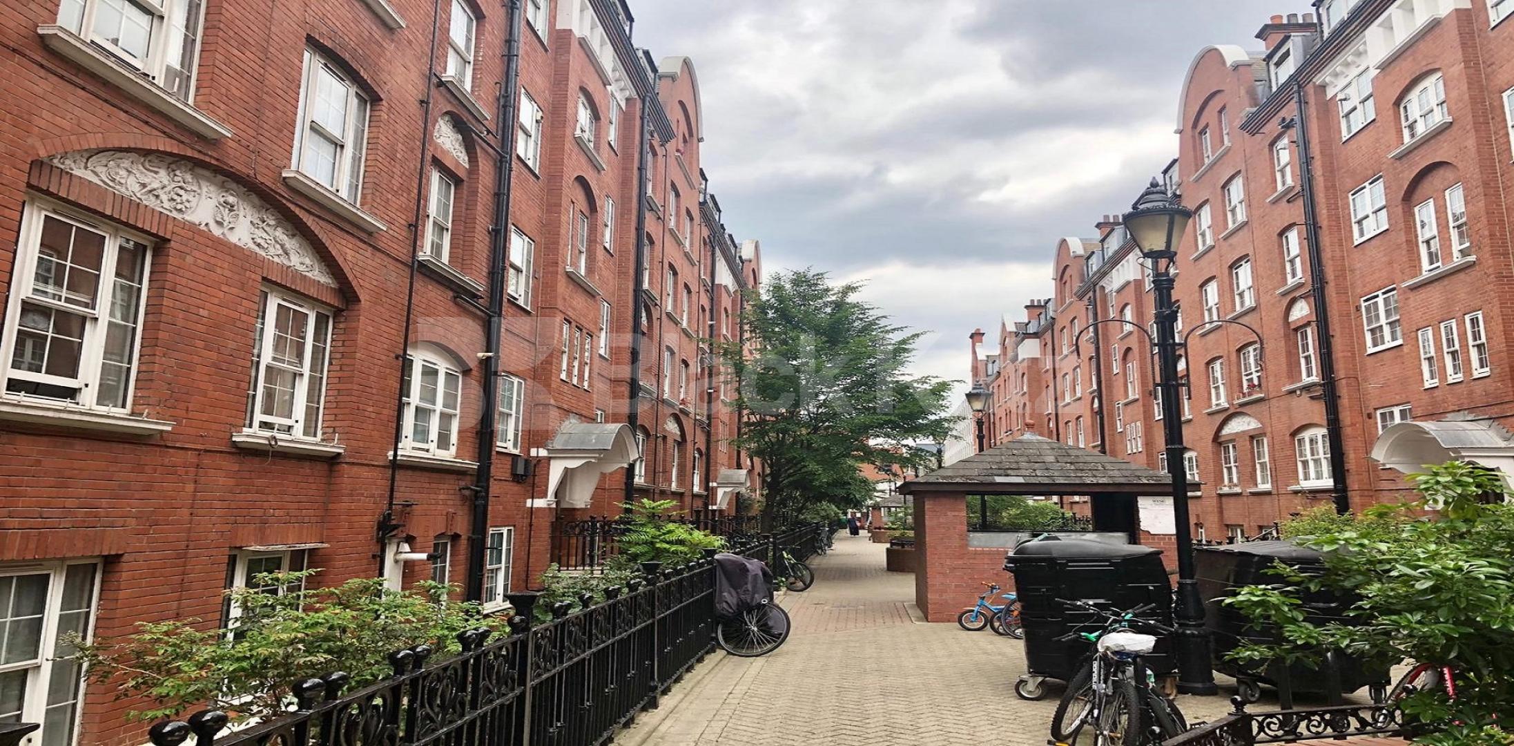 			LET , 2 Bedroom, 1 bath, 1 reception Apartment			 Page Street, St. James Park/Westminster 