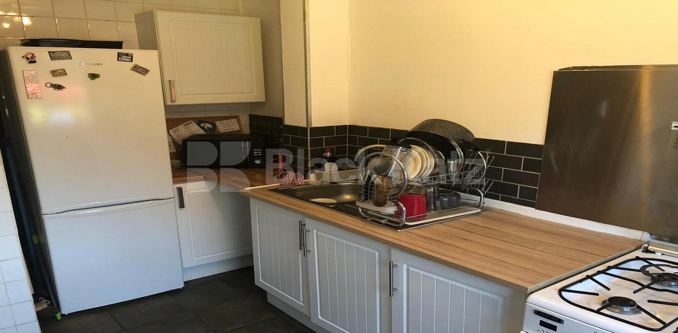 			UNDER OFFER , 2 Bedroom, 1 bath, 1 reception Ground Floor Maisonette			 Phelp Street, Kennington / Elephant and Castle 