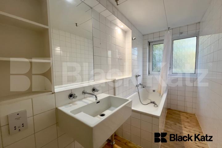 Duplex apartment superbly located  Cluny Estate , London bridge