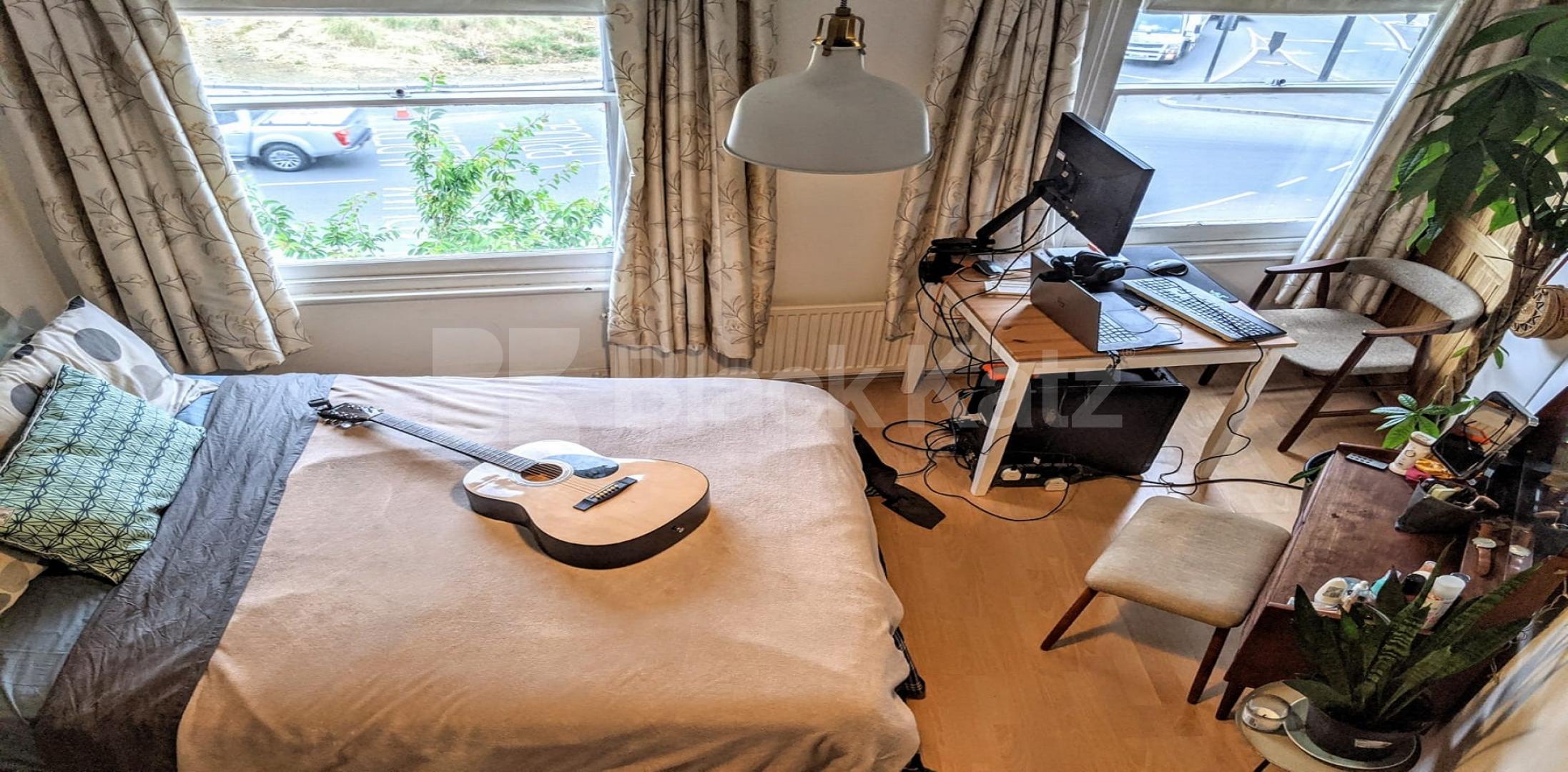 			LET  , 1 Bedroom, 1 bath, 1 reception House			 Queenstown Road, Battersea Park