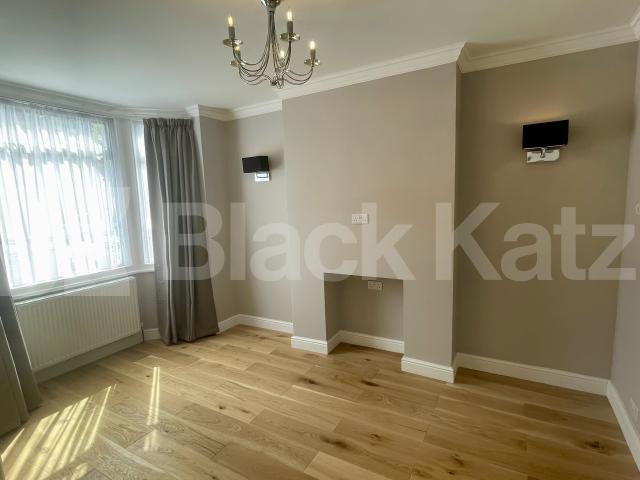 Fantastic newly refurbished 3 bed with garden mins to shops and tube to Euston Bruce Grove, Watford