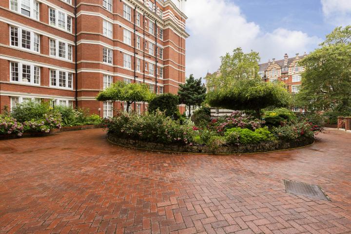 			3 Bedroom, 2 bath, 1 reception Flat			 Rodney Court, Maida Vale