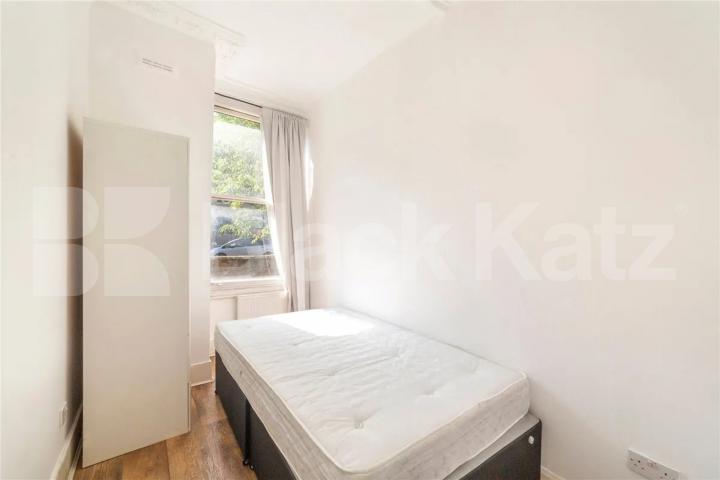 Spacious 3 bedroom garden property located new Archway tube station Fairbridge Road, Archway