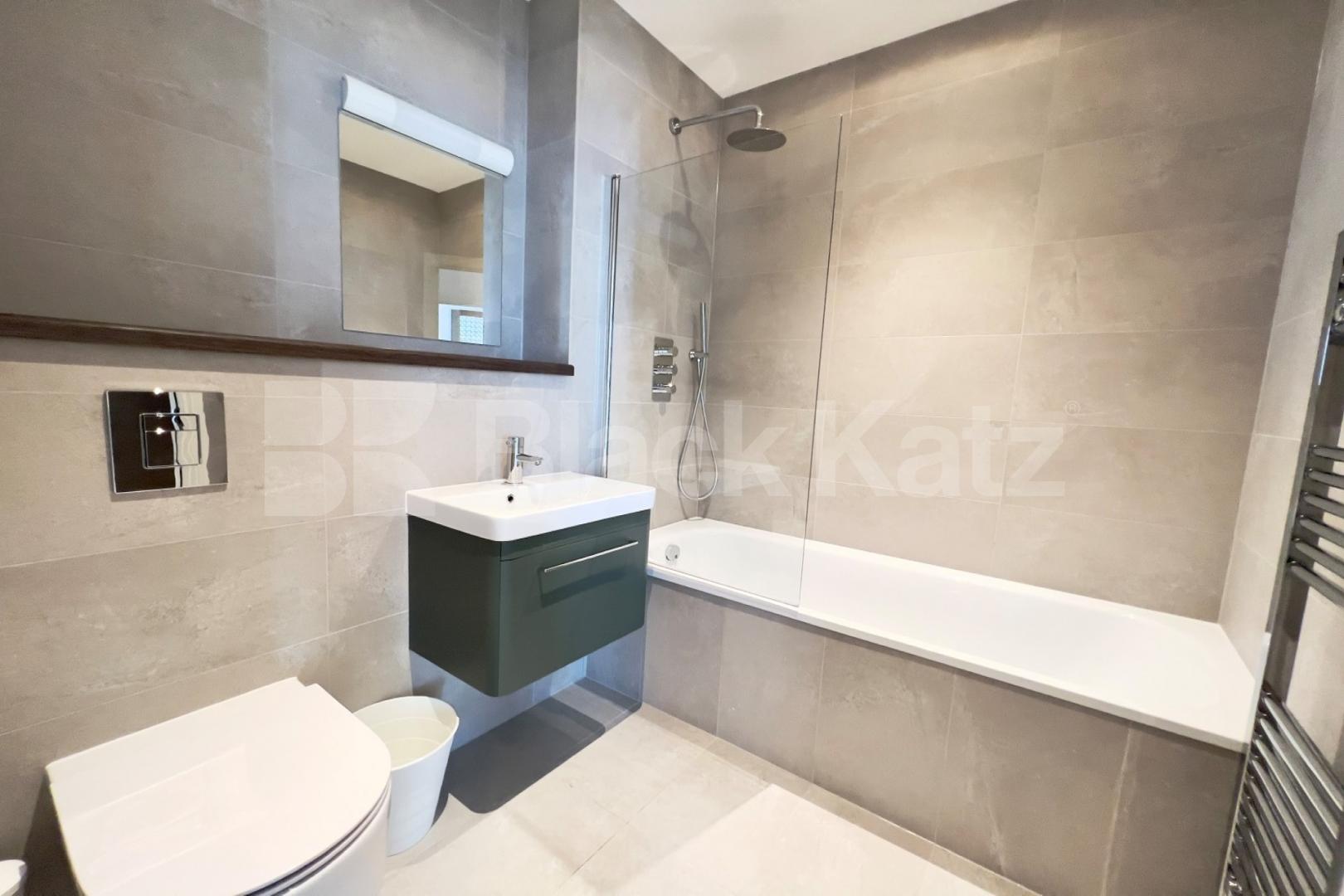 Stylish & contemporary & boasting 830 Sq. Ft. of living & entertaining space The Ceramic Building - Newington Causeway , Borough