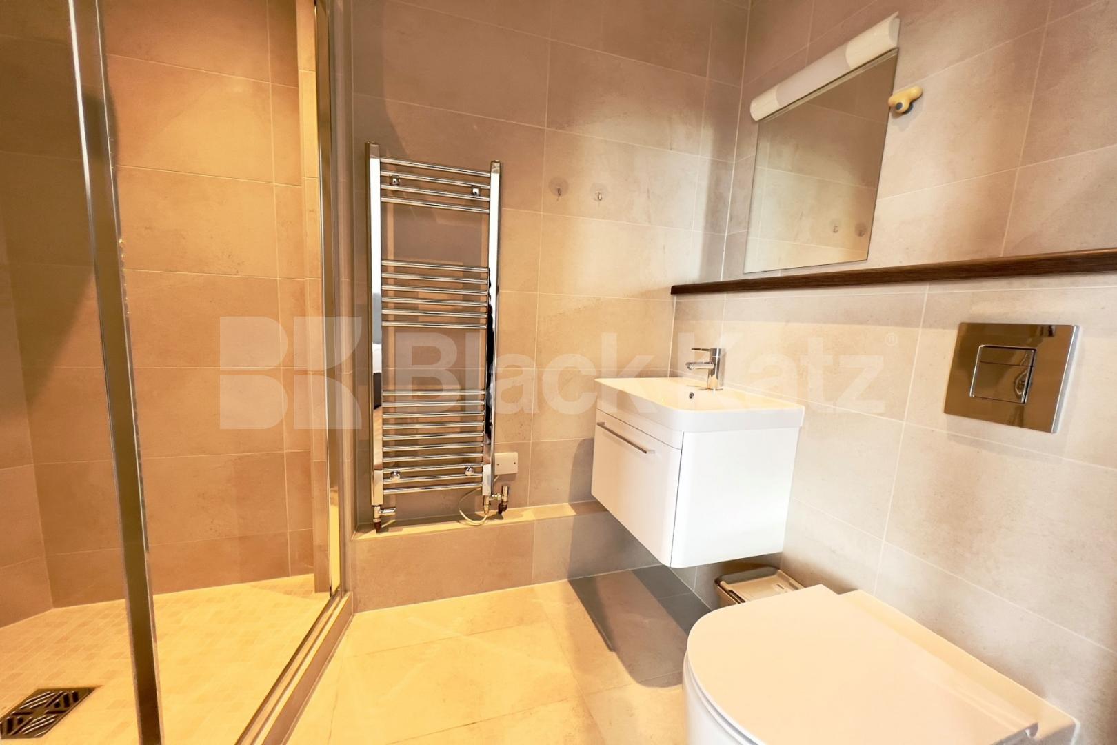 Stylish & contemporary & boasting 830 Sq. Ft. of living & entertaining space The Ceramic Building - Newington Causeway , Borough