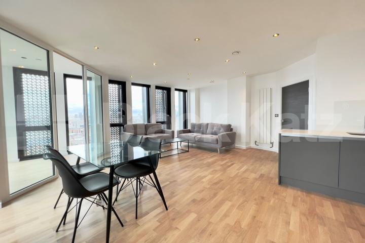 Stylish & contemporary & boasting 830 Sq. Ft. of living & entertaining space The Ceramic Building - Newington Causeway , Borough