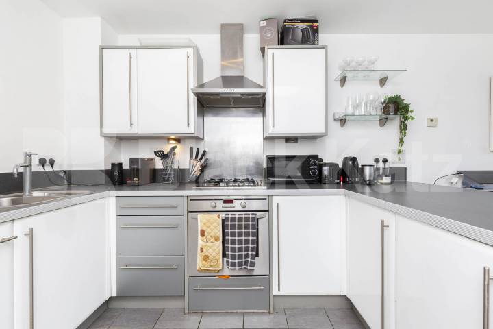 1 bedroom in private development with concierge and private balcony Eden Grove , Holloway