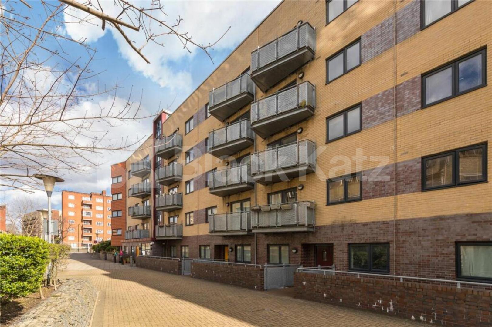 Four bedroom apartment situated within a modern and private gated development Murray Grove, Shoreditch 