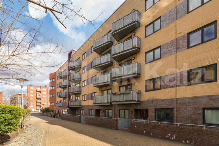 Four bedroom apartment situated within a modern and private gated development Murray Grove, Shoreditch 