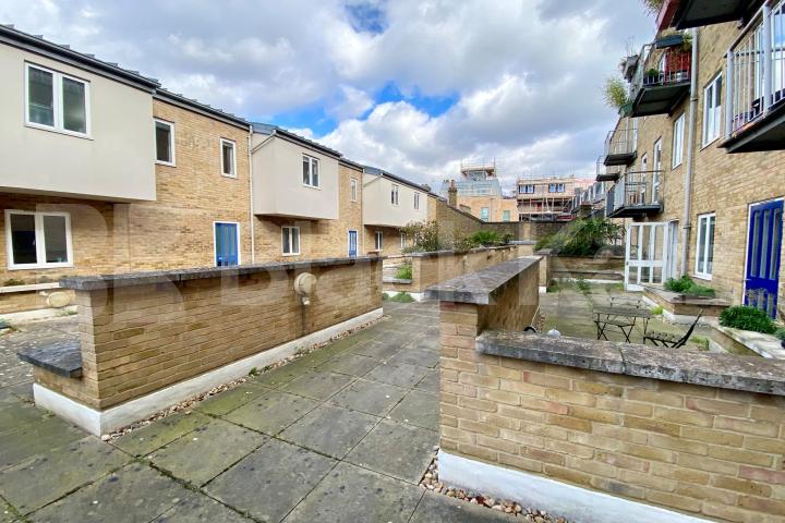 Superbly located & situated in this highly desirable private development Clapham High Street, Clapham