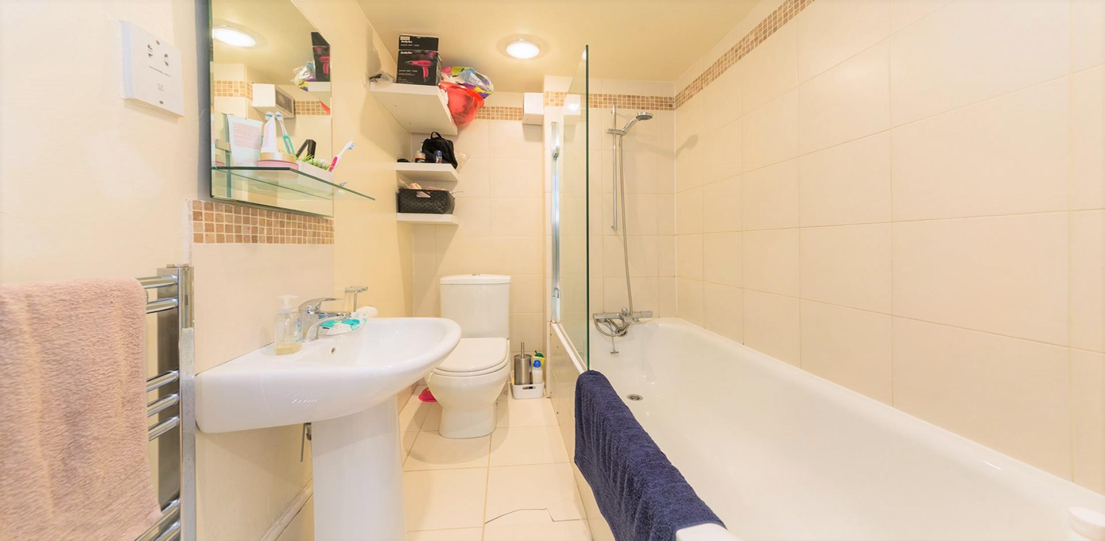 			3 Bedroom, 2 bath, 1 reception Flat			 West End Lane, WEST HAMPSTEAD