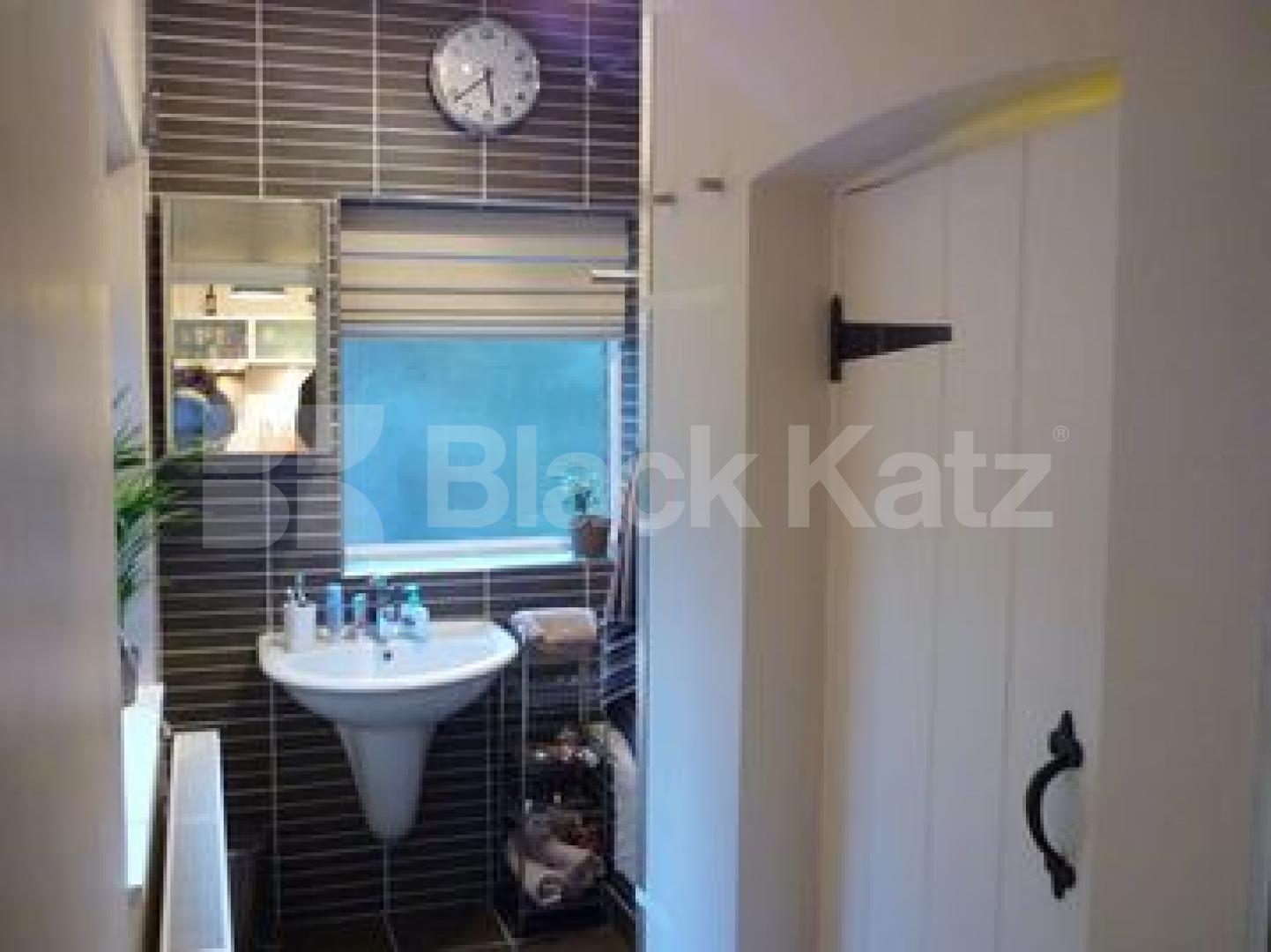 			2 Bedroom, 1 bath, 1 reception Ground Floor Flat			 Rathcoole Gardens, Crouch End