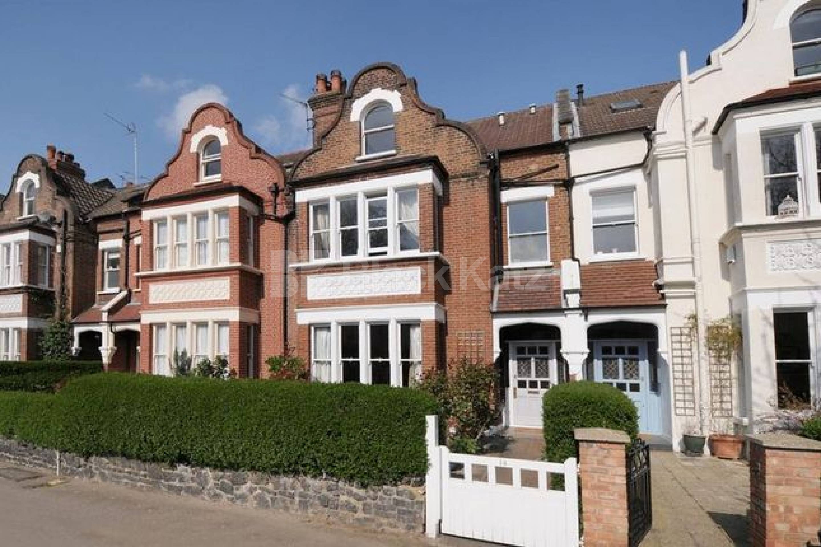Beautiful one bedroom with a seperate study set in period conversion Coleridge Road , Crouch End N8