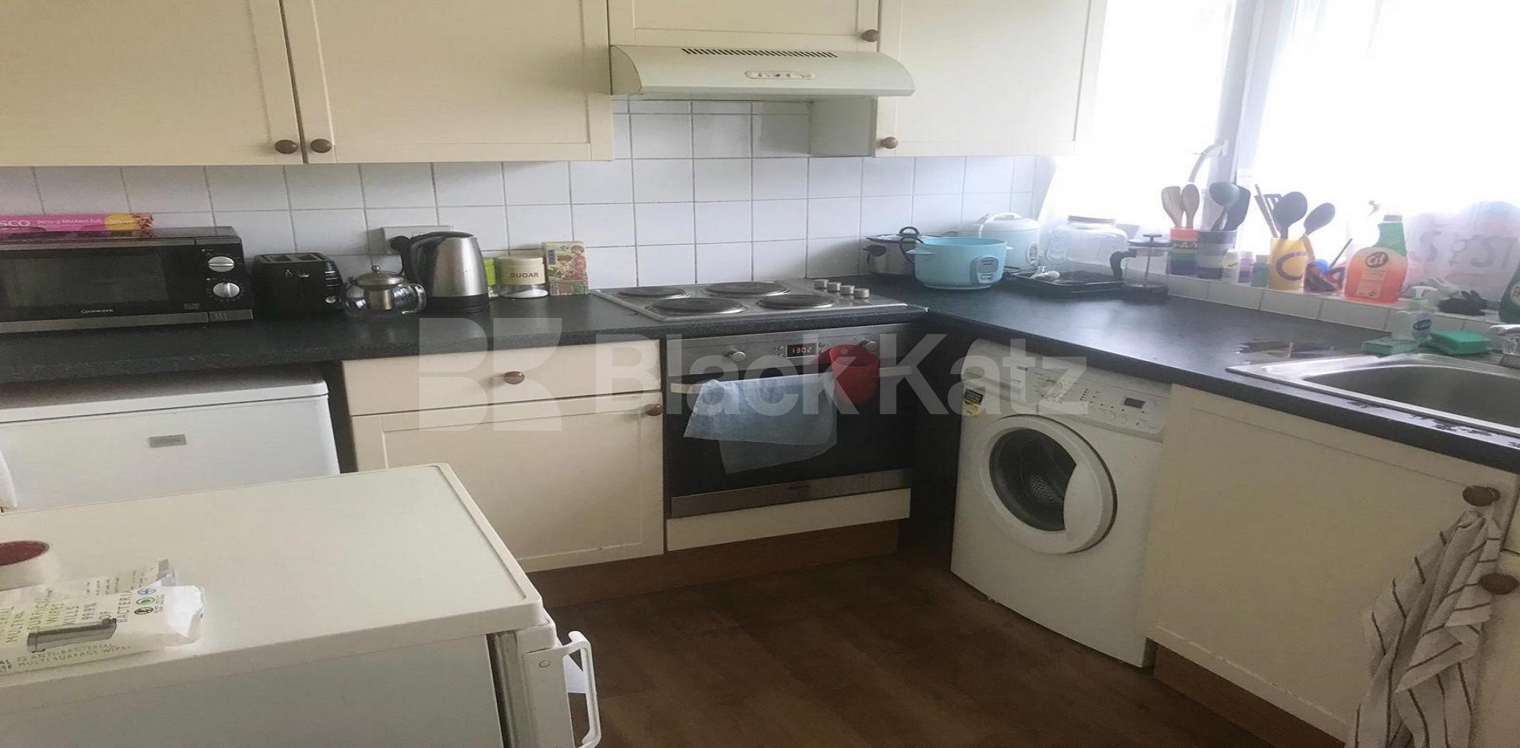 			LET , 3 Bedroom, 1 bath, 1 reception Apartment			 St. Georges Road , Lambeth North / Southwark 