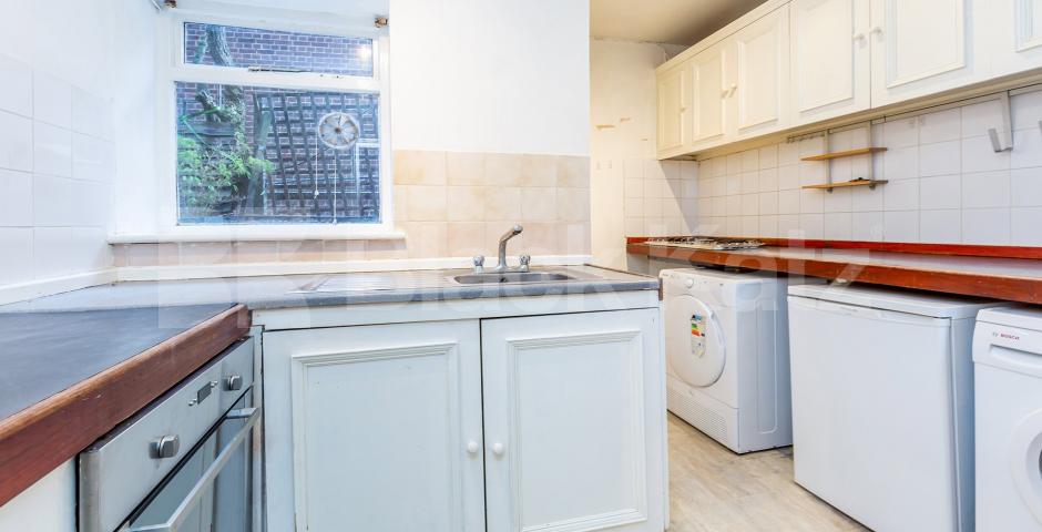 			SPACIOUS GARDEN FLAT!, 2 Bedroom, 1 bath, 1 reception Flat			 Stock Orchard Crescent, CALEDONIAN ROAD 