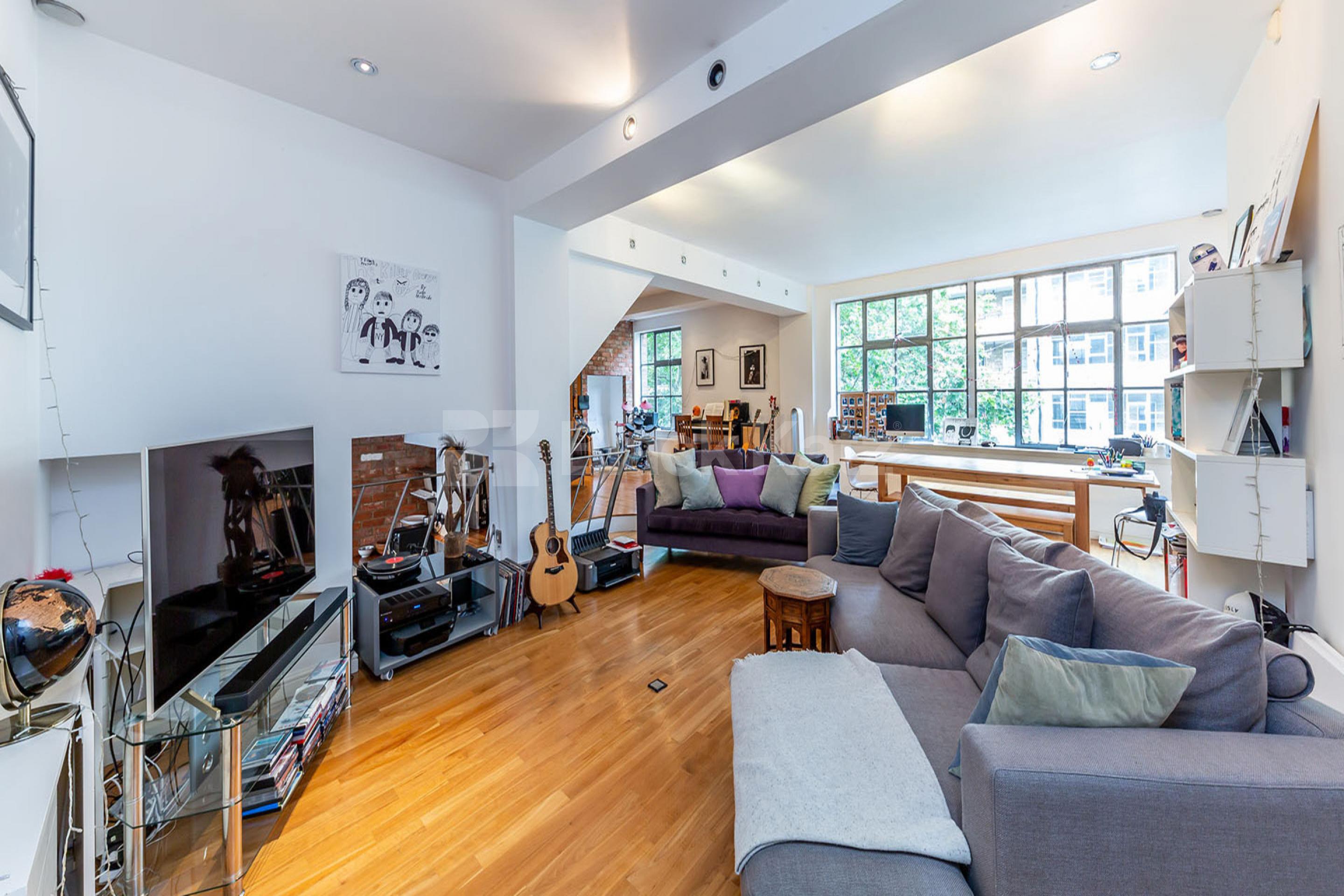  Iconic Paramount warehouse conversion located a few minutes to Farringdon  St John Street, Clerkenwell - Farringdon - Barbican  EC1V