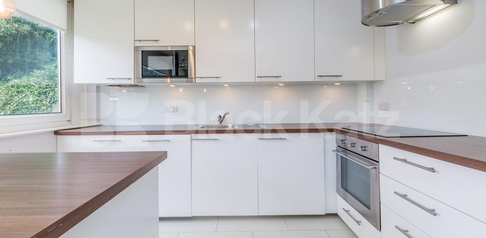 			NEW, 2 Bedroom, 1 bath, 1 reception Flat			 Mount View Road, FINSBURY PARK-STROUD GREEN