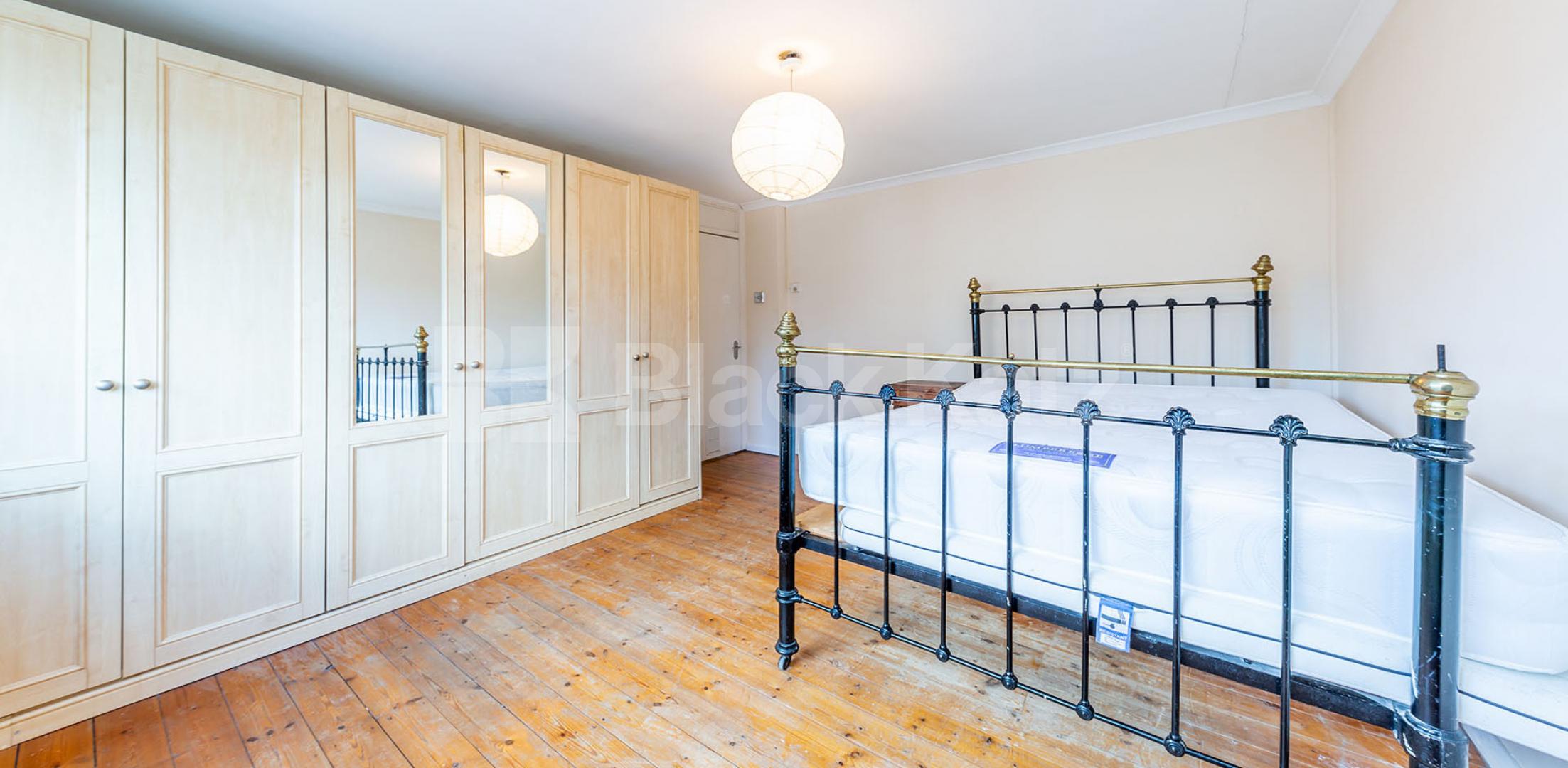 			1 Bedroom, 1 bath, 1 reception Flat			 Richmond Crescent , BARNSBURY