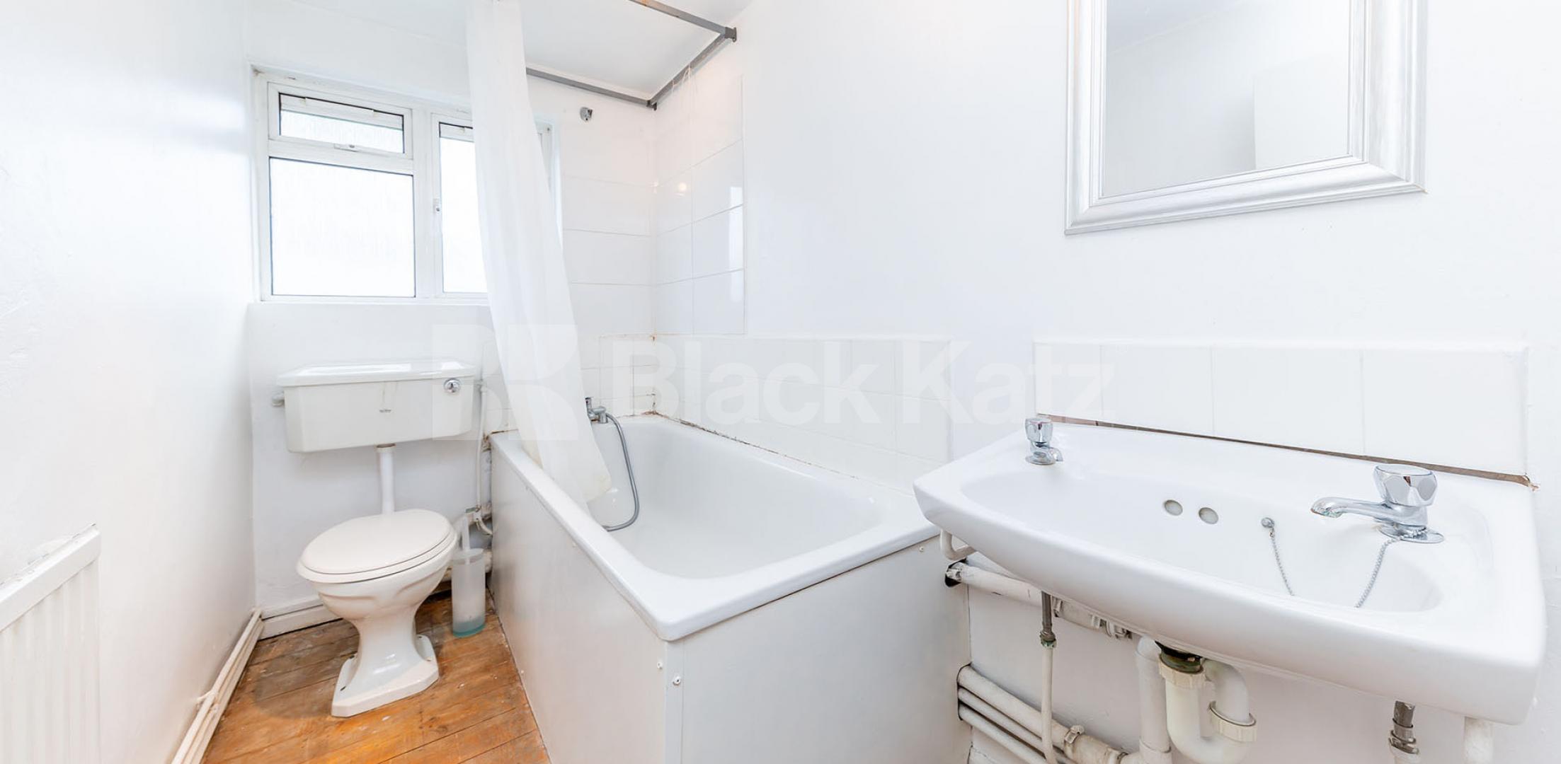 			1 Bedroom, 1 bath, 1 reception Flat			 Richmond Crescent , BARNSBURY