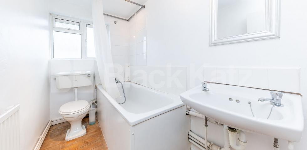 			1 Bedroom, 1 bath, 1 reception Flat			 Richmond Crescent , BARNSBURY