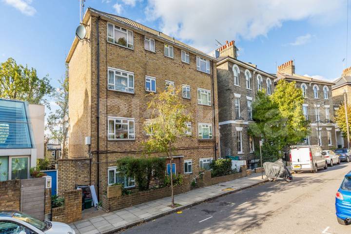 Refurbished 1 Bed Apartment N1 | Spacious Rooms & Modern Finish Richmond Crescent , Barnsbury