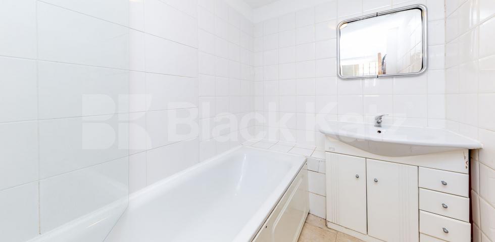 			PERFECT FOR STUDENTS & PROFESSIONALS , 3 Bedroom, 2 bath, 1 reception Flat			 Hungerford Road, York Way / Caledonian Road