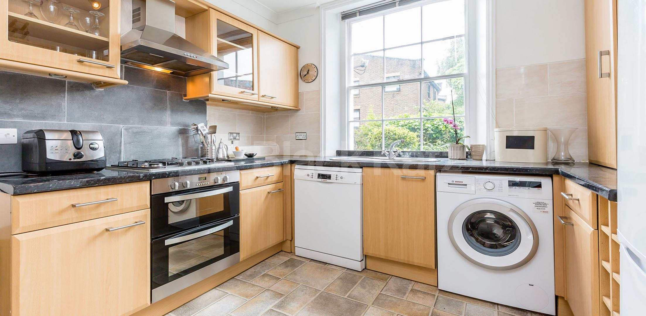 			2 BEDROOM MAISONNETTE WITH GARDEN! MUST SEE, 2 Bedroom, 1 bath, 1 reception Flat			 Barnsbury Road, BARNSBURY-ISLINGTON-ANGEL