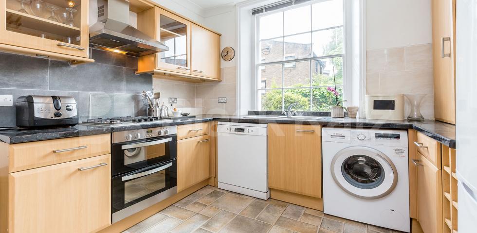 			2 BEDROOM MAISONNETTE WITH GARDEN! MUST SEE, 2 Bedroom, 1 bath, 1 reception Flat			 Barnsbury Road, BARNSBURY-ISLINGTON-ANGEL