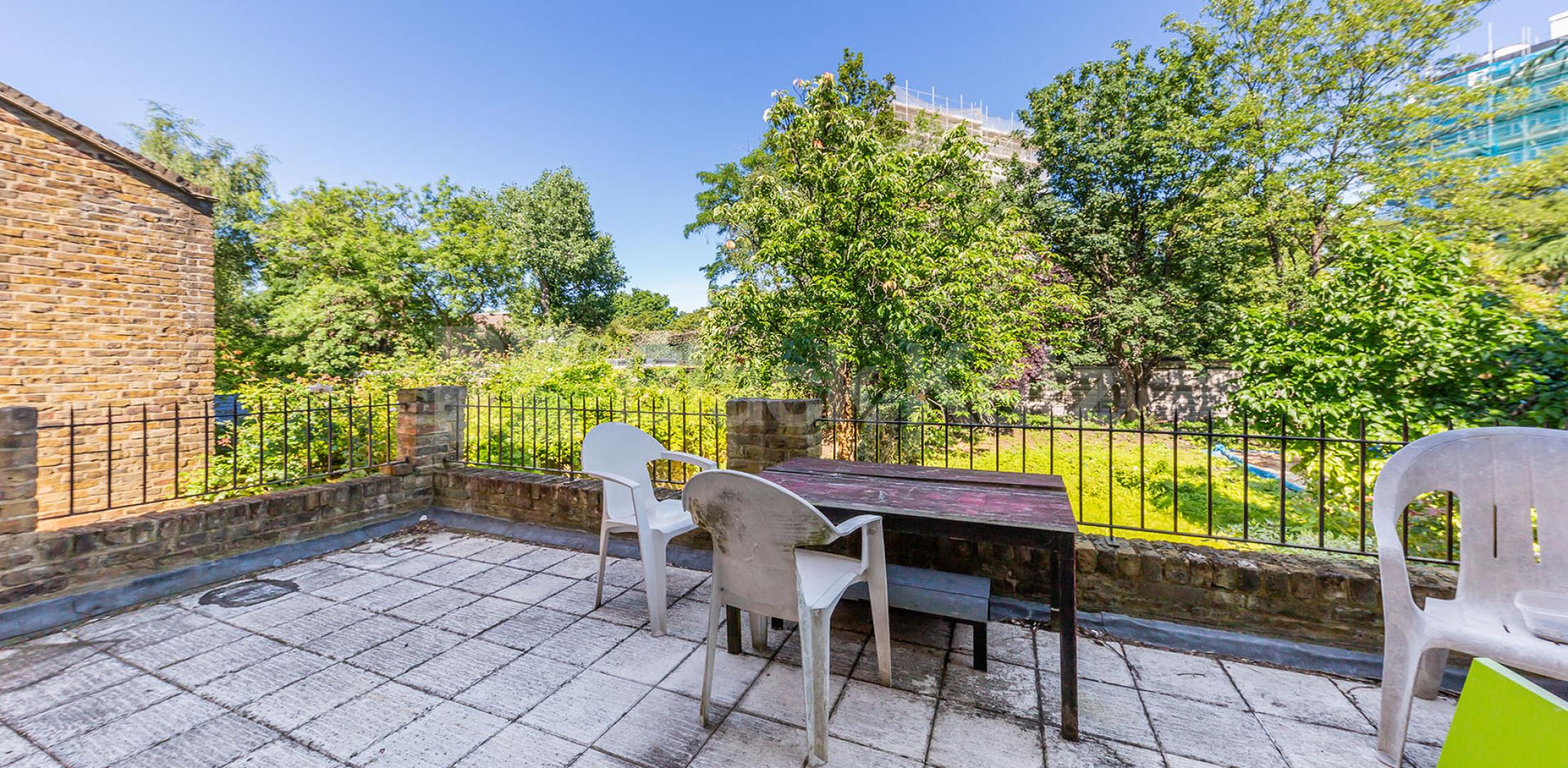 			PERFECT FOR STUDENTS & PROFESSIONALS , 3 Bedroom, 2 bath, 1 reception Flat			 Hungerford Road, York Way / Caledonian Road