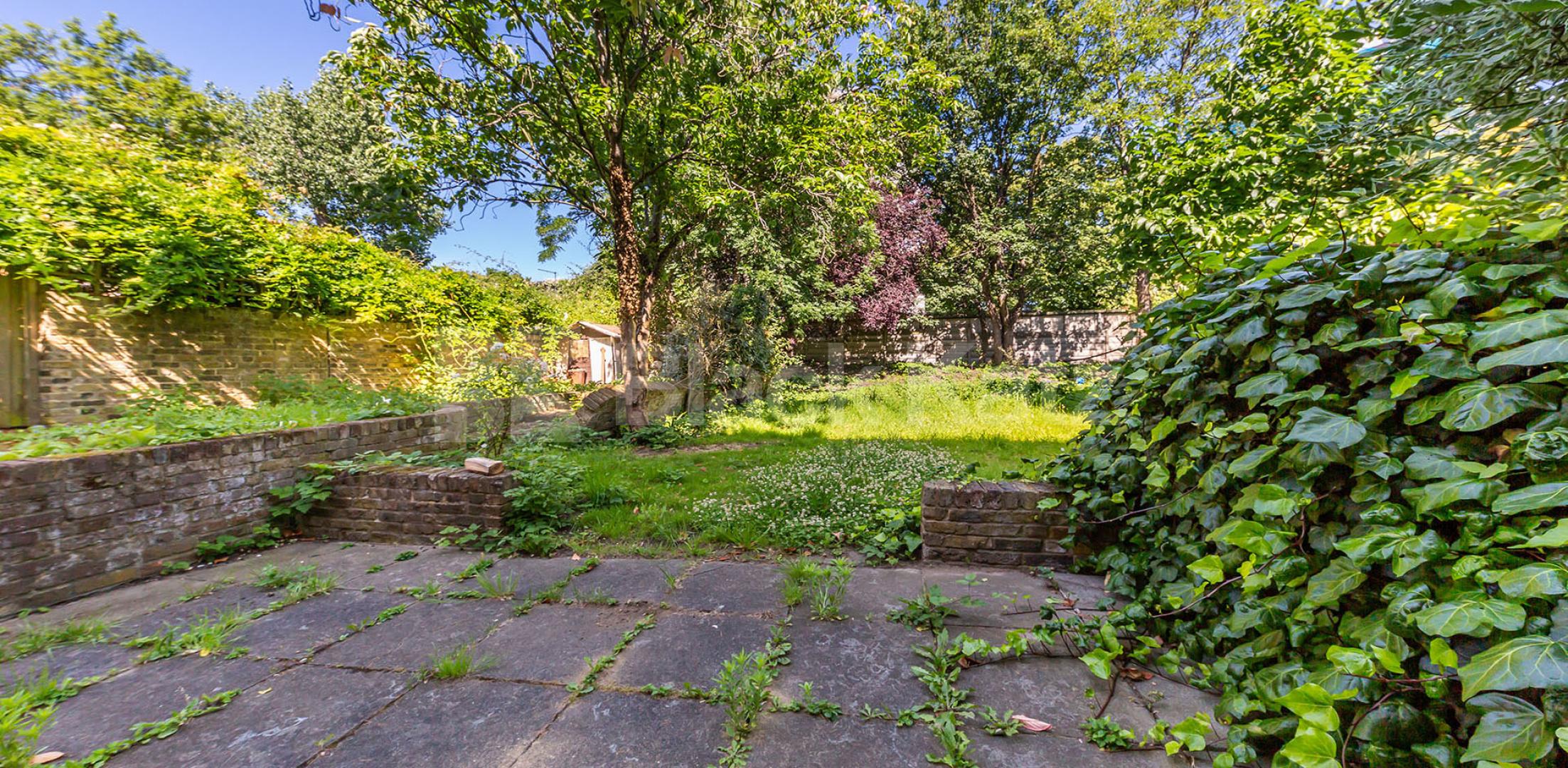 Two bedroom property set on a raised ground floor in a period conversion  Hungerford Road, Caledonian Road