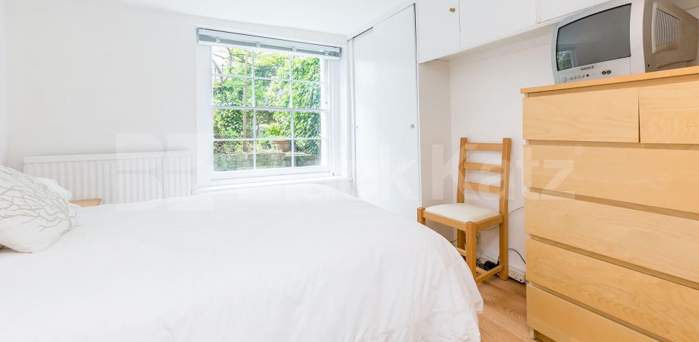 			2 BEDROOM MAISONNETTE WITH GARDEN! MUST SEE, 2 Bedroom, 1 bath, 1 reception Flat			 Barnsbury Road, BARNSBURY-ISLINGTON-ANGEL
