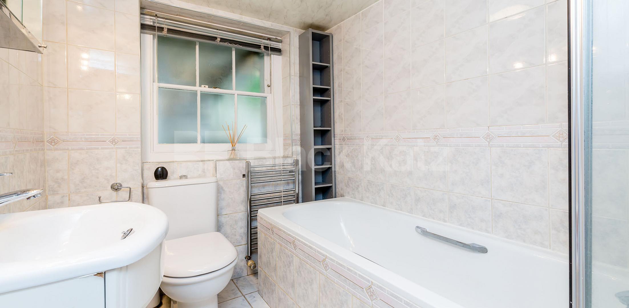 			2 BEDROOM MAISONNETTE WITH GARDEN! MUST SEE, 2 Bedroom, 1 bath, 1 reception Flat			 Barnsbury Road, BARNSBURY-ISLINGTON-ANGEL