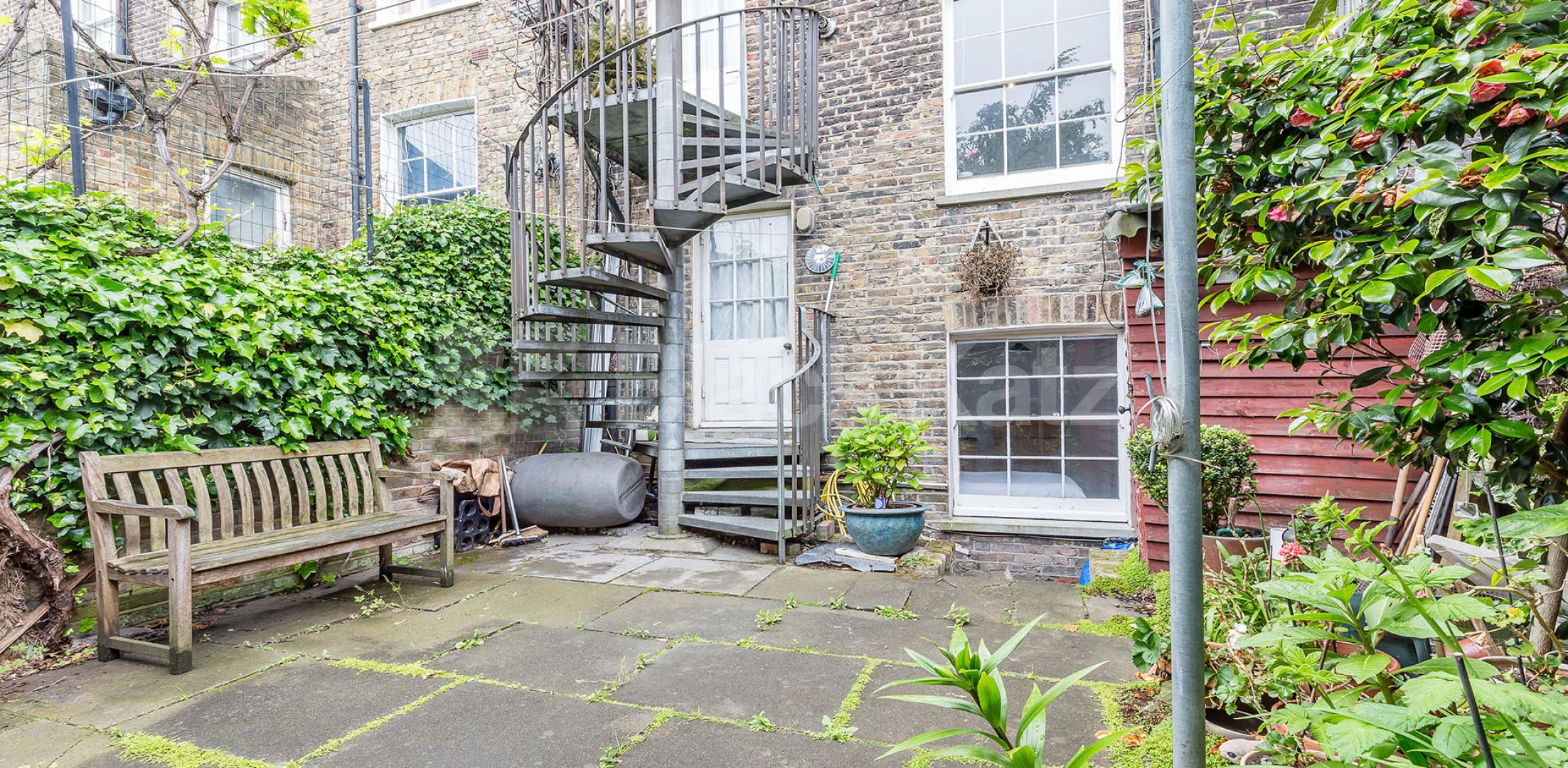 			2 BEDROOM MAISONNETTE WITH GARDEN! MUST SEE, 2 Bedroom, 1 bath, 1 reception Flat			 Barnsbury Road, BARNSBURY-ISLINGTON-ANGEL