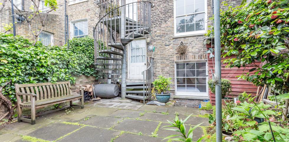			2 BEDROOM MAISONNETTE WITH GARDEN! MUST SEE, 2 Bedroom, 1 bath, 1 reception Flat			 Barnsbury Road, BARNSBURY-ISLINGTON-ANGEL