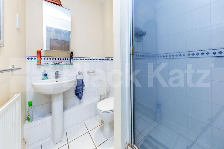 			3 Bedroom, 2 bath, 1 reception Flat			 Manor Gardens, Holloway