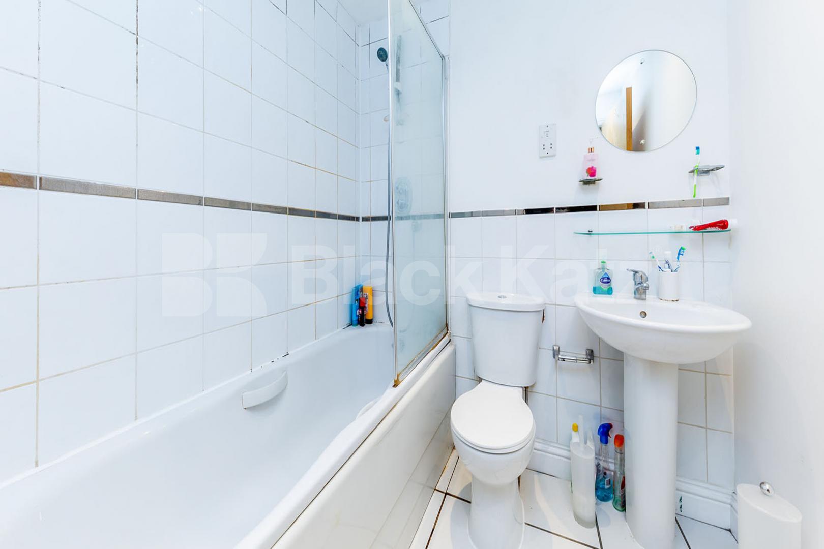 			3 Bedroom, 2 bath, 1 reception Flat			 Manor Gardens, Holloway