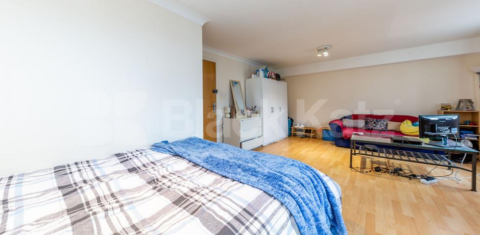 			2 Bedroom, 2 bath, 1 reception Flat			 Manor Gardens, Holloway