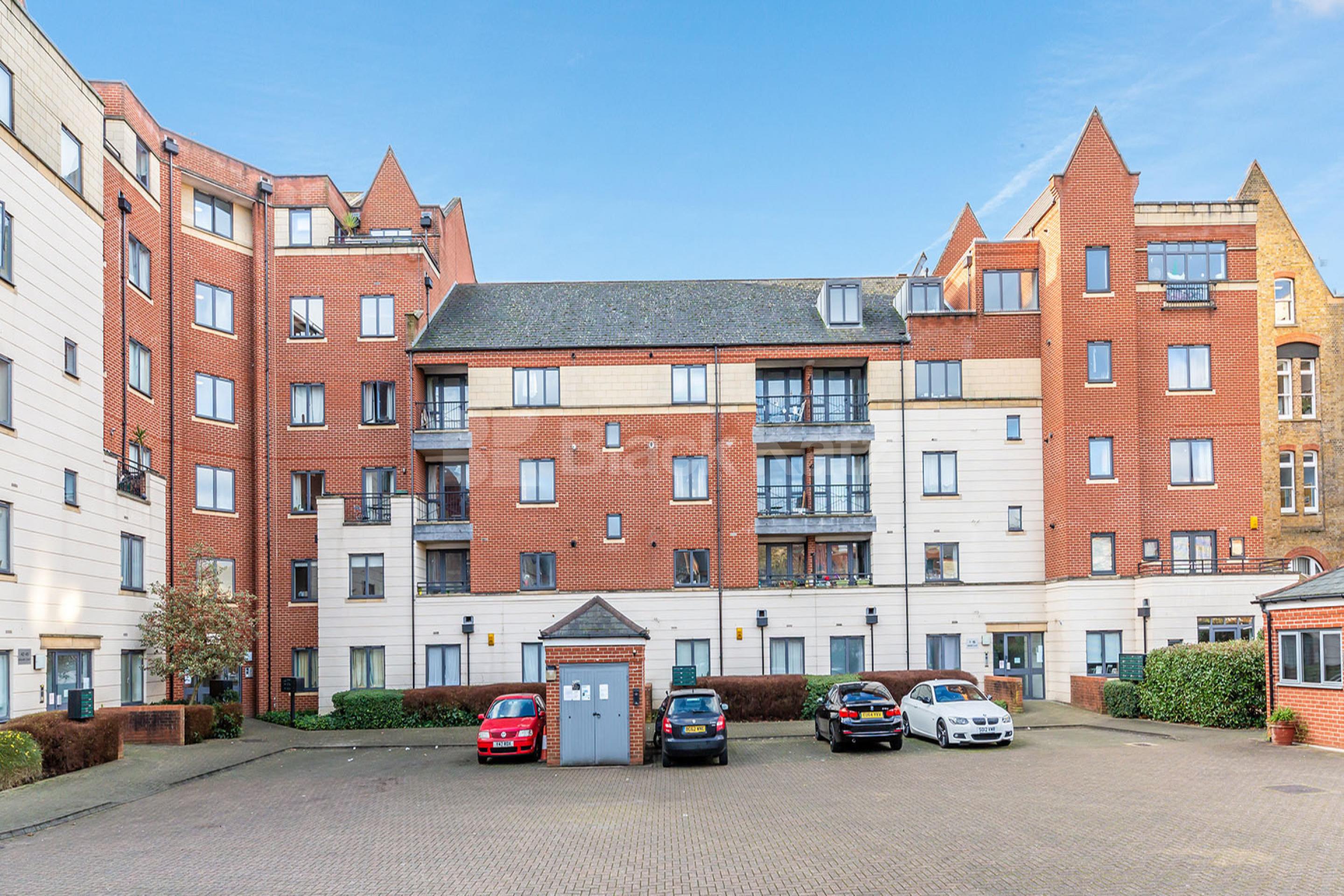 Modern and spacious property set within a gated and private development Manor Gardens, Holloway N7