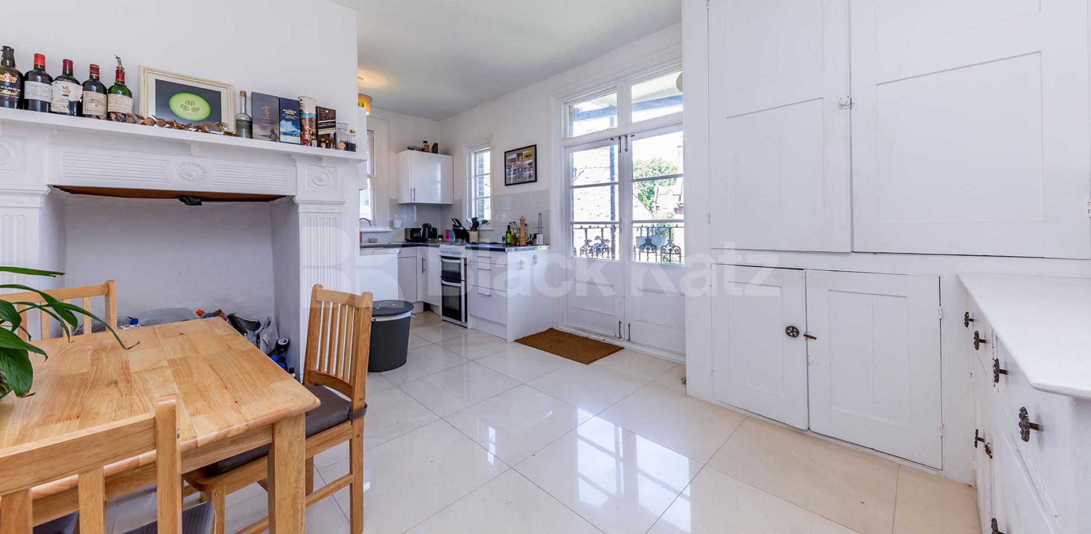 			Spectacular Top Floor Property !!!, 3 Bedroom, 1 bath, 1 reception Flat			 Linden Mansions, Hornsey Lane, Highgate/Archway